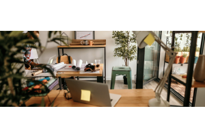 Wyposażenie nowoczesnego biura – niezbędne akcesoria i sprzęty na start